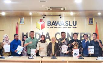 Penyerahan Laporan AKhir Kehumasan 2024