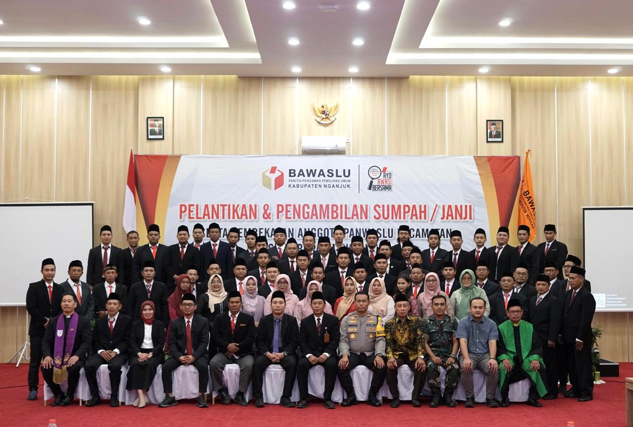 Dokumentasi Foto bersama Pelantikan Panwascam Pemilihan Tahun 2024