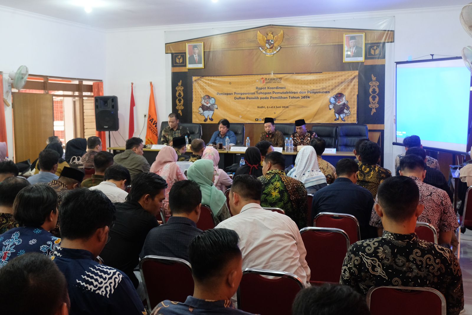 Pembukaan giat Rapat Koordinasi Persiapan Pengawasan Pemuktahiran dan Penyusunan Daftar Pemilih Pada Pilkada Tahun 2024 se- Jawa Timur. Kamis (6/6/2024)