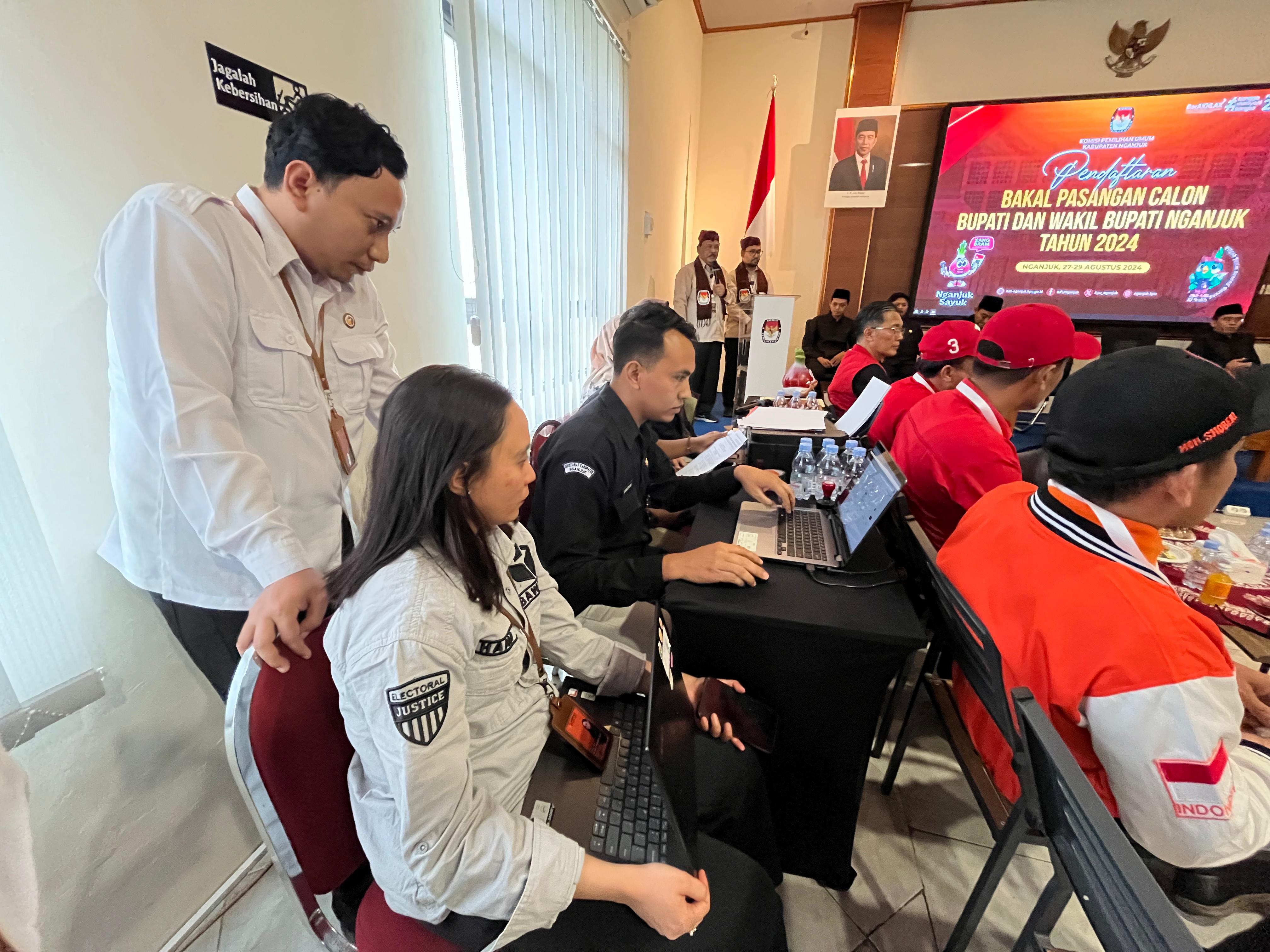 Bawaslu Nganjuk lakukan pengawasan hari kedua Pendaftaran Bacalon Bupati dan Wakil Bupati Nganjuk 2024 