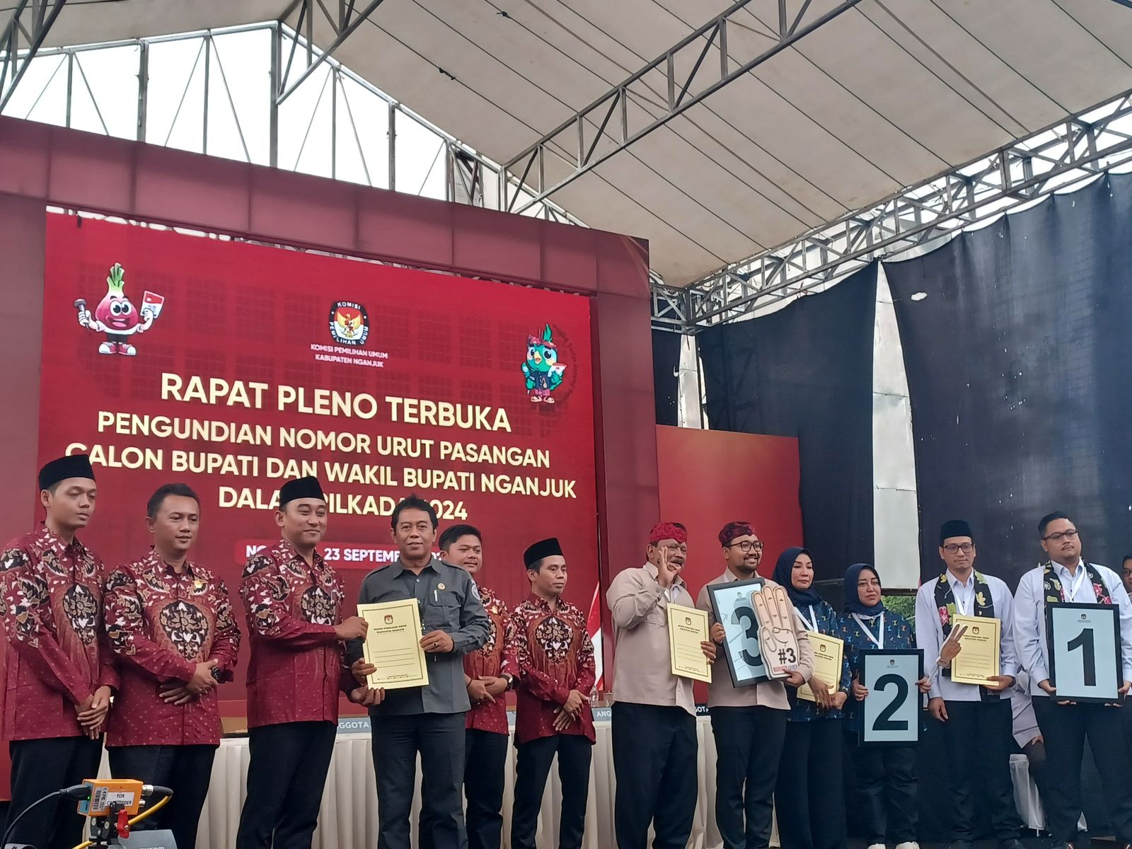 Rapat Pleno Terbuka Pengundian Nomor Urut pasangan Calon Bupati dan Wakil Bupati Nganjuk
