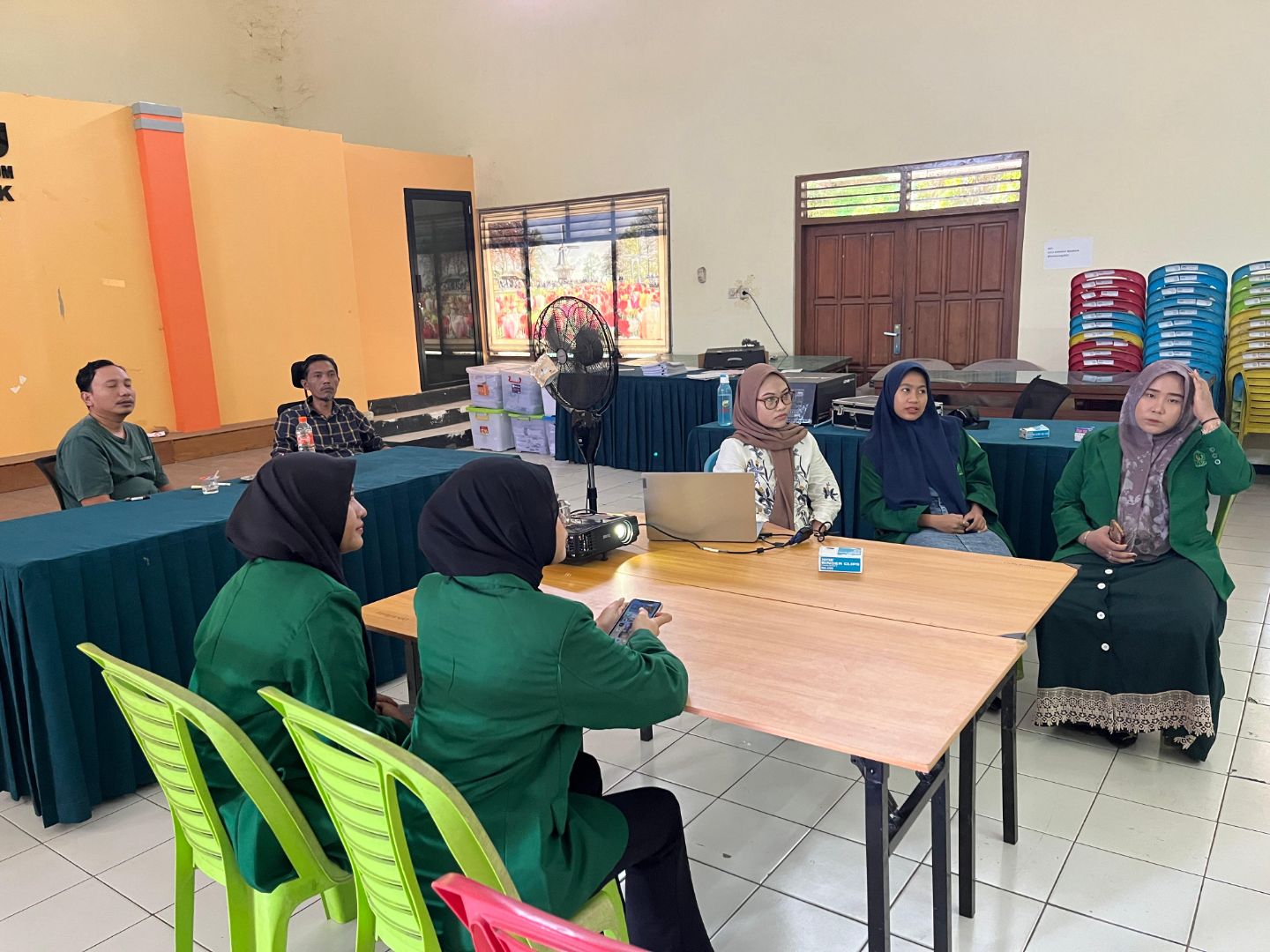 Mahasiswa UIN Syekh Wasil Kediri melakukan presentasi