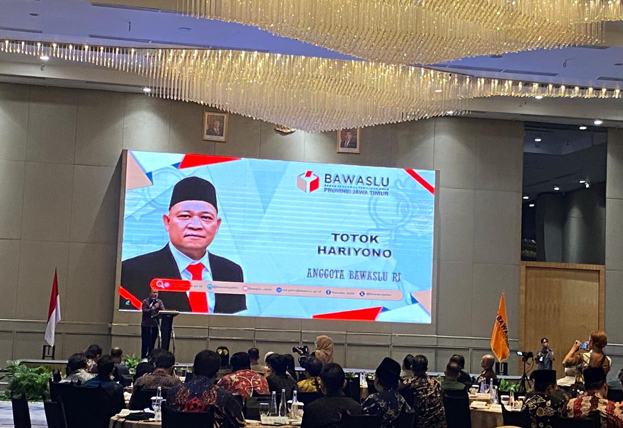 totok pukul Gong dalam Kick Off Penguatan Kelembagaan