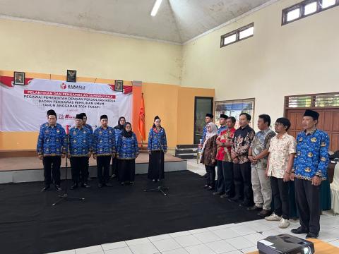 8 (Delapan) Staf Bawaslu ikuti Proses PengambilanPengambilan Sumpah dan Janji Pegawai Pemerintah dengan Perjanjian Kerja (PPPK) Tahun Anggaran 2024