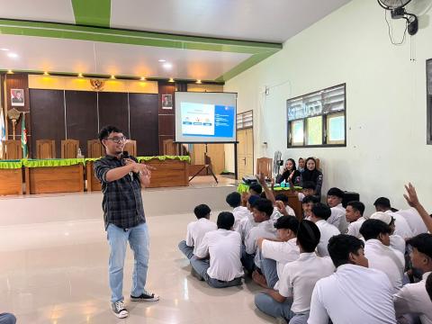 Mahrus menjadi Narasumber
