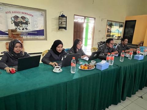 Staf Bawaslu Provinsi Jawa Timur supermoon 