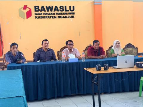 Ketua dan anggota mengikuti zoom