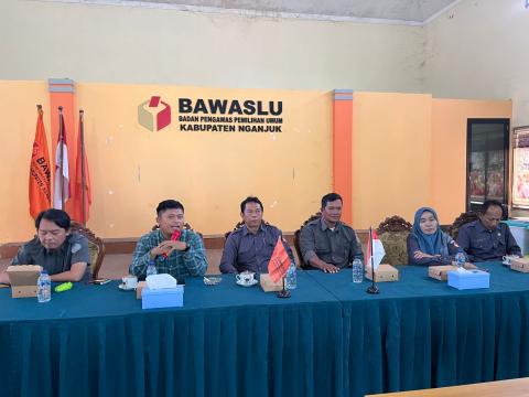 Azam berikan materi