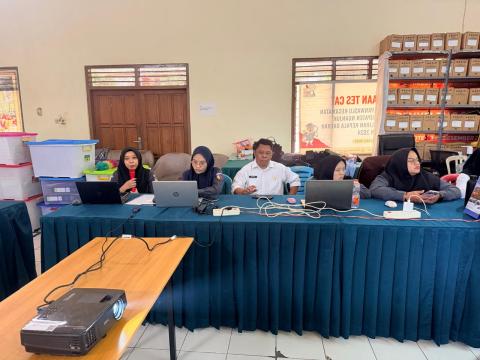 meyta sampaikan materi