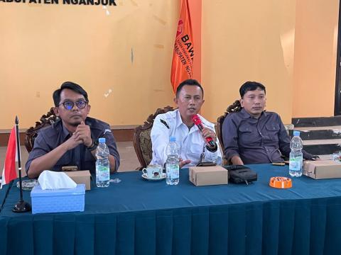 Anggota KPU Nganjuk Yusuf berikan tanggapan