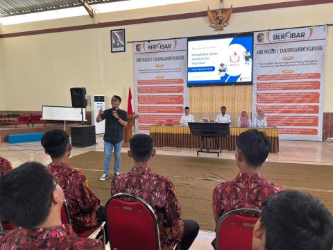 Mahrus berikan materi