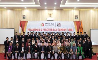Dokumentasi Foto bersama Pelantikan Panwascam Pemilihan Tahun 2024