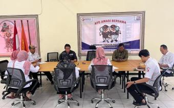 Ketua, Anggota dan Staf Sekretariat Bawaslu Nganjuk laksanakan Rapat Pleno 