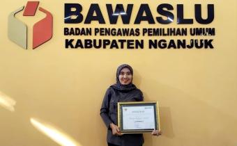 Bawaslu Nganjuk raih Penghargaan Informatif
