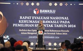 Sambutan Loly  , Lolly Suhenty, Koordinator Divisi Pencegahan, Partisipasi Masyarakat, dan Humas Bawaslu RI