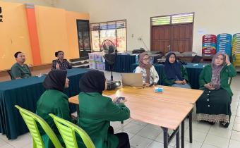 Mahasiswa UIN Syekh Wasil Kediri melakukan presentasi