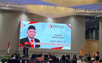 totok pukul Gong dalam Kick Off Penguatan Kelembagaan