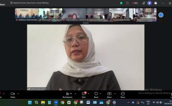 Dewita Hayu Shinta membuka acara dalam giat Zoom Meeting Lomba Video