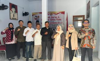 Bawaslu Nganjuk berfoto bersama Gerindra