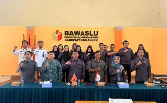 Dokumentasi bersama Sharing Knowledge dengan tema “Evaluasi Pelaksanaan Pemutakhiran Data Pemilih Berkelanjutan Triwulan I 