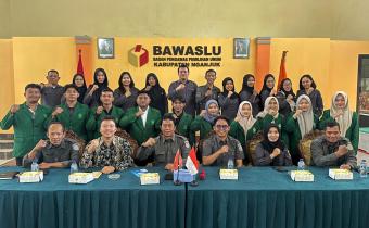 Dokumentasi bersama Bawaslu Nganjuk dan UIN Syekh Wasil Kediri