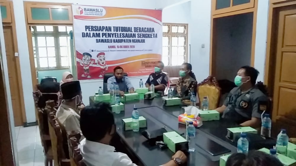 rapat bawaslu nganjuk